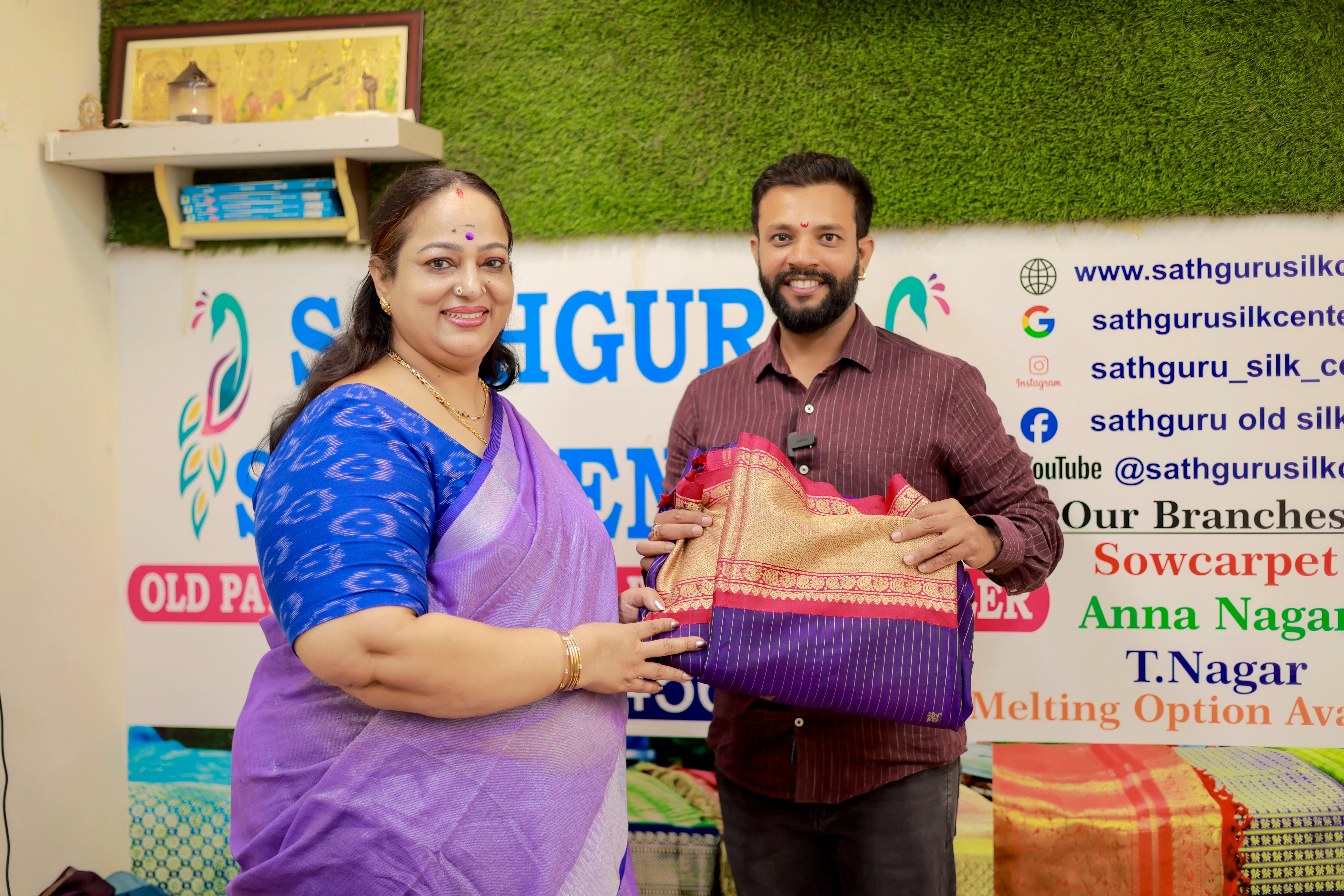 Happy Customer Selling Old Silk Saree at Sathguru Silk Center Chennai